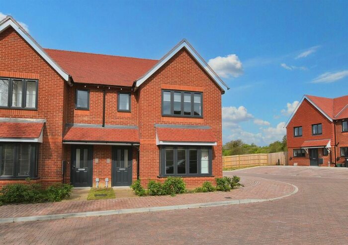 3 Bedroom Semi-Detached House For Sale In Thorndike Close, Rochester Road, Aylesford, ME20