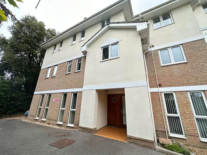 2 Bedroom Flat For Sale In North Road, Poole, BH14