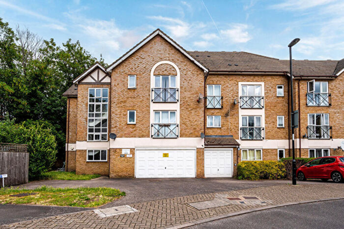 2 Bedroom Flat For Sale In Farrow Lane, New Cross, London, SE14