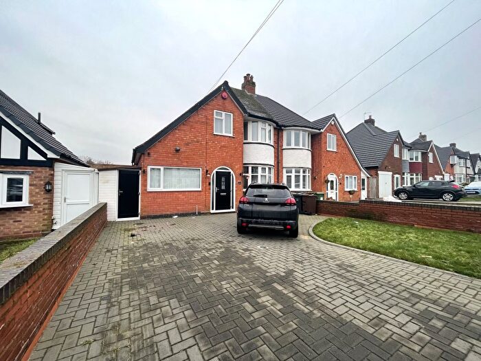 3 Bedroom Semi-Detached House To Rent In Hazelhurst Road, Birmingham, West Midlands, B36
