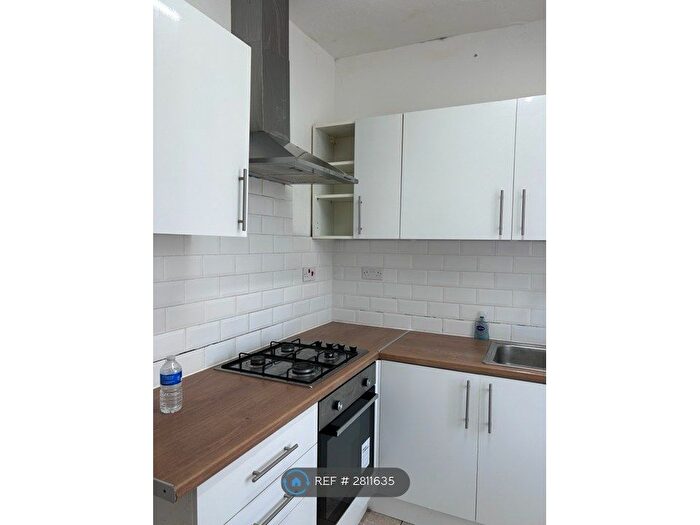 2 Bedroom Maisonette To Rent In Cranbrook Road, Ilford, IG1