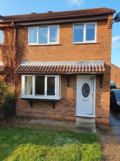 3 Bedroom Semi Detached House For Sale In The Poplars, Knottingley, WF11