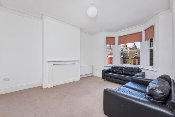 3 Bedroom Flat To Rent In Thurlow Hill, Tulse Hill, SE21