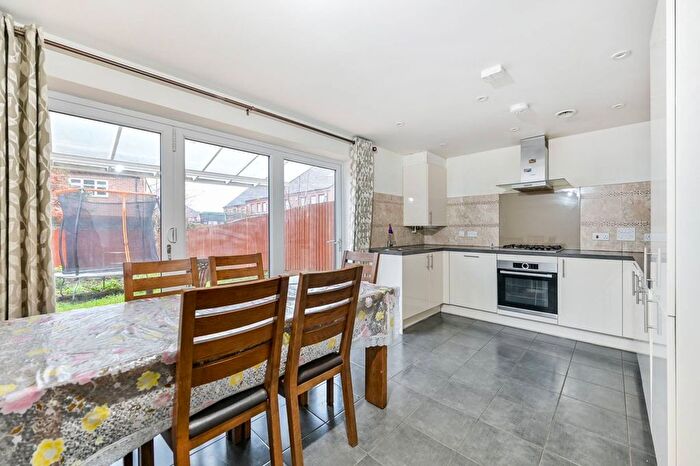 4 Bedroom Terraced House For Sale In Finefield Walk, Slough, SL1