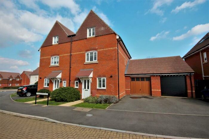 3 Bedroom Semi-Detached House To Rent In Fitzwaryn Place, Wantage, OX12