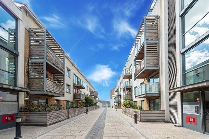 3 Bedroom Flat To Rent In Kingscote Way, Brighton, East Sussex, BN1
