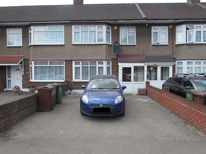 3 Bedroom Terraced House To Rent In Whalebone Lane South, Dagenham, Essex, RM8