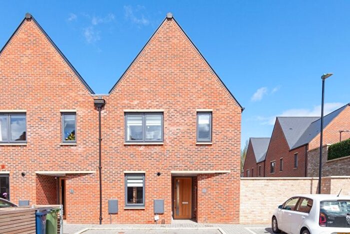 3 Bedroom End Of Terrace House To Rent In Press Way, Oxford, OX2