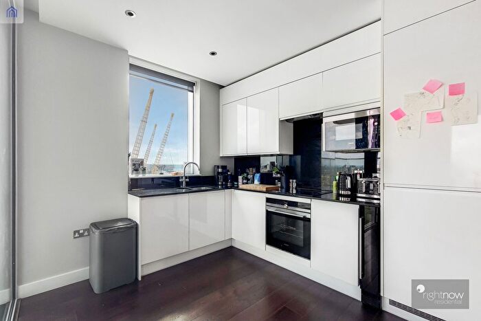 2 Bedroom Flat To Rent In Arora Tower, Waterview Drive, SE10