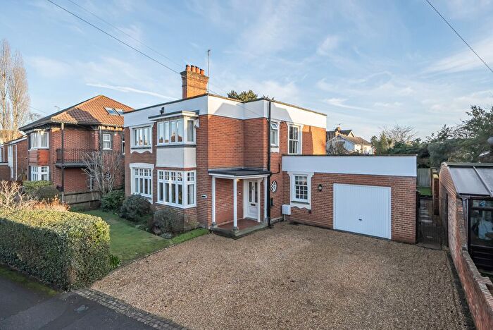 4 Bedroom Detached House For Sale In Belle Avenue, Reading, Berkshire, RG6