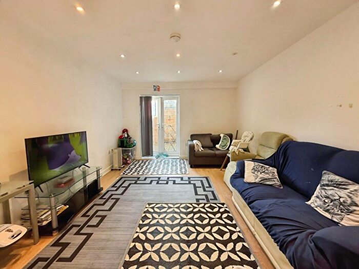 2 Bedroom Duplex To Rent In Wilbraham Road, Manchester, Greater Manchester, M14