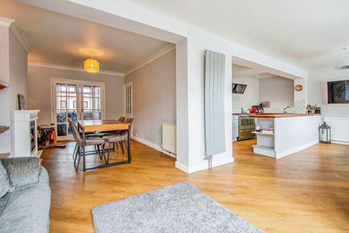 4 Bedroom Detached House For Sale In Potovens Lane, Outwood, Wakefield, West Yorkshire, WF1