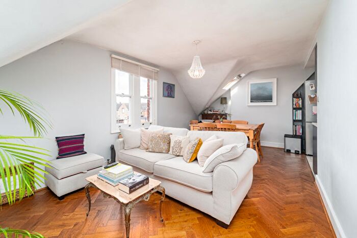 1 Bedroom Flat For Sale In Ferme Park Road, Crouch End, N8