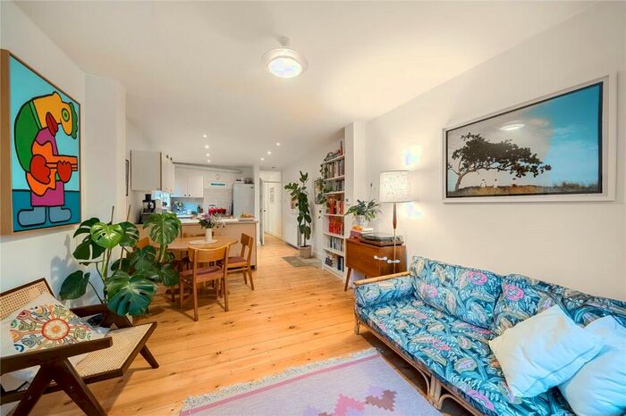 2 Bedroom Flat To Rent In Hampden Road, Harringay, London, N8