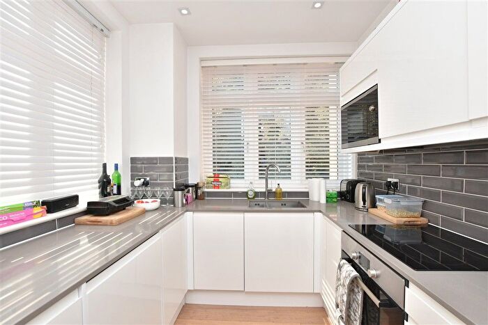 1 Bedroom Flat For Sale In Bell Street, Reigate, Surrey, RH2