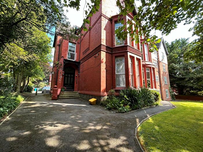 2 Bedroom Apartment To Rent In Ullet Road, L17