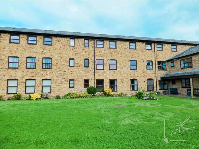 1 Bedroom Property For Sale In St James Oaks, Trafalgar Road, Gravesend, DA11