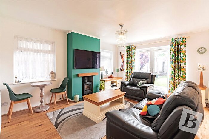 2 Bedroom Detached Bungalow For Sale In First Avenue, Northfleet, Gravesend, Kent, DA11