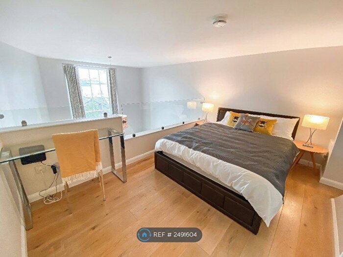 1 Bedroom Flat To Rent In Mcdonald Road, Edinburgh, EH7