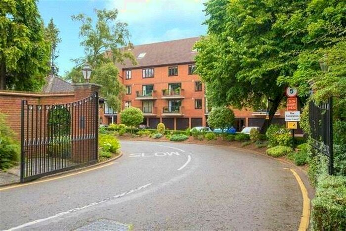 2 Bedroom Flat To Rent In Winslow Close, Pinner, Middlesex, HA5