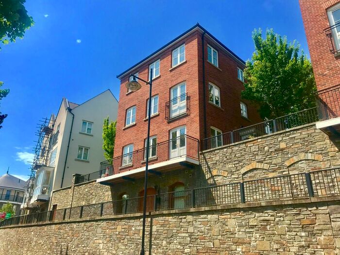Studio To Rent In Meadow Bank, Neath, SA10