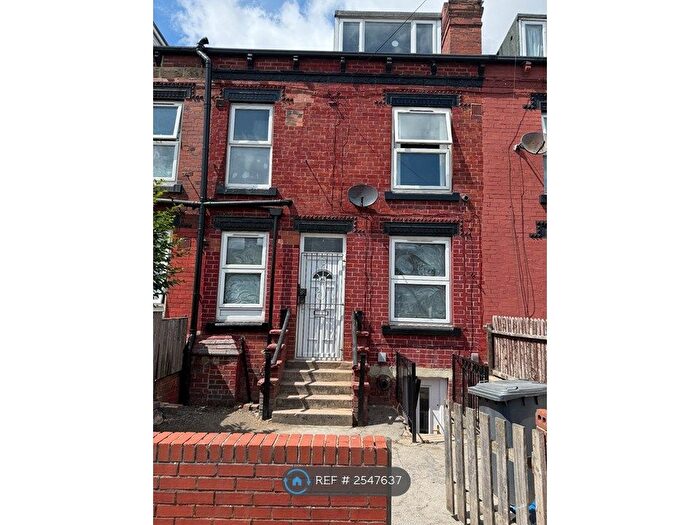 2 Bedroom Terraced House To Rent In Clifton Grove, Leeds, LS9