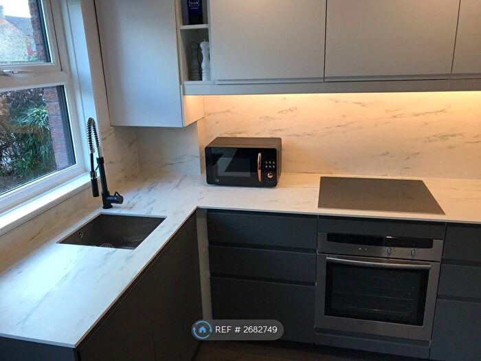 1 Bedroom Flat To Rent In Mayfield Road, London, W12