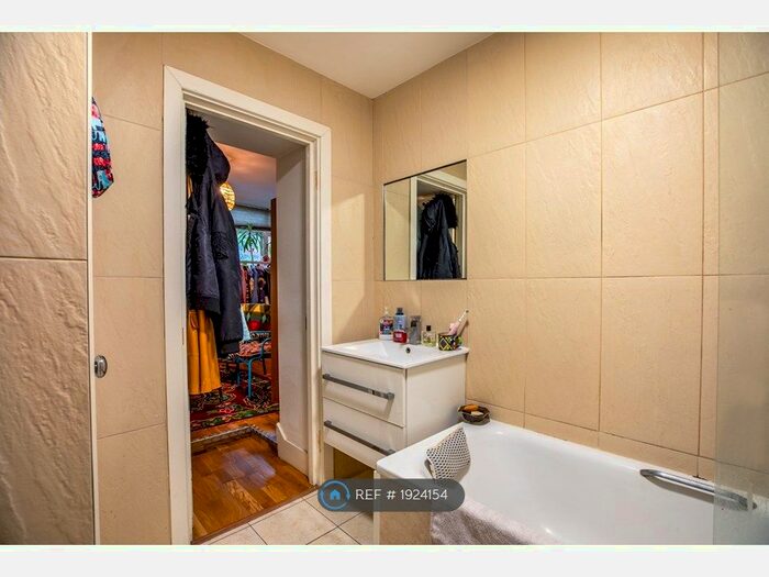 1 Bedroom Flat To Rent In Navarino Road, London, E8