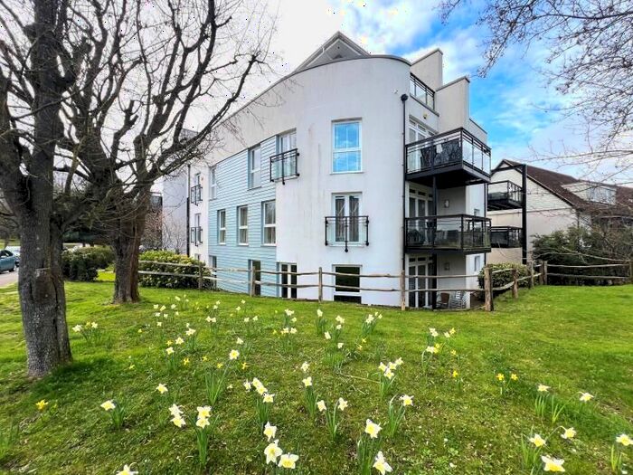 2 Bedroom Flat To Rent In Rivett Drake Close, Guildford, GU2