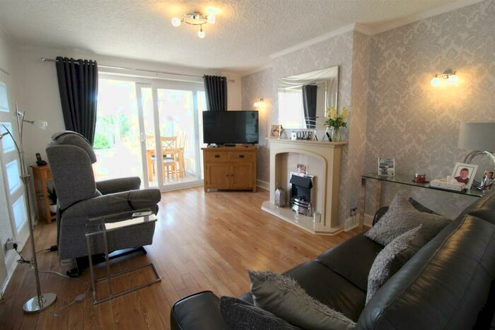 2 Bedroom Semi-Detached Bungalow For Sale In Mansfield Avenue, Denton, Manchester, M34