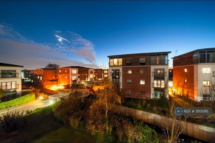 2 Bedroom Flat To Rent In Calder Court, Romford, RM1