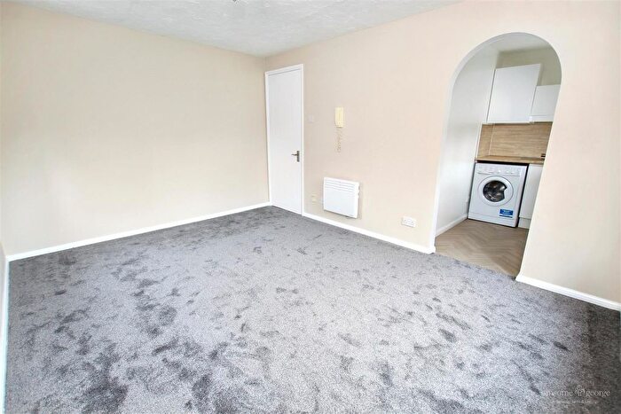 Studio To Rent In Grovelands Road, Reading, RG30 - Photo 3
