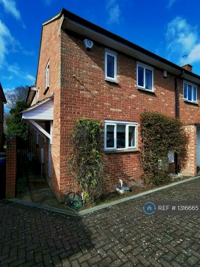 2 Bedroom Flat To Rent In Calcot Close, Headington, Oxford, OX3
