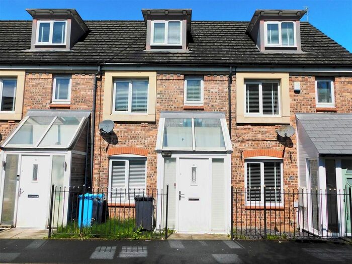 4 Bedroom Terraced House To Rent In Barmouth Walk, Hollinwood, Oldham, OL8