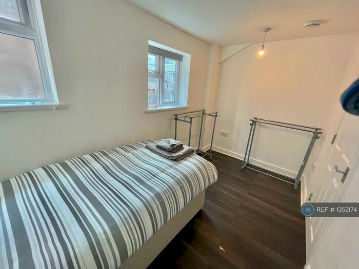 2 Bedroom Flat To Rent In Abergele Road, Colwyn Bay, LL29