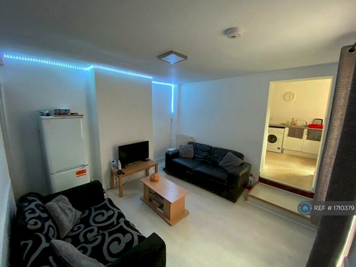 4 Bedroom Semi-Detached House To Rent In Sturry Road, Canterbury, CT1