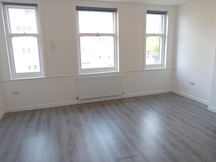 2 Bedroom Flat To Rent In North End Road, London, NW11