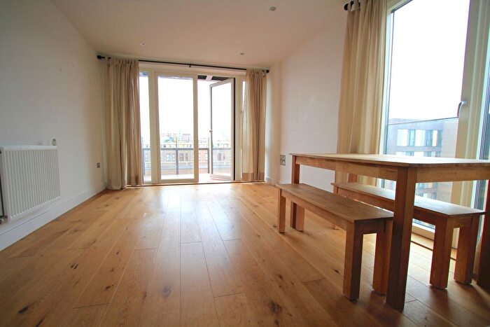 2 Bedroom Flat To Rent In Lovelace Street, Hackney, E8