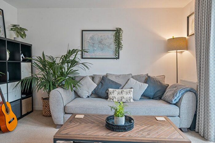 2 Bedroom Flat For Sale In Willow Road, Nottingham, Nottinghamshire, NG12