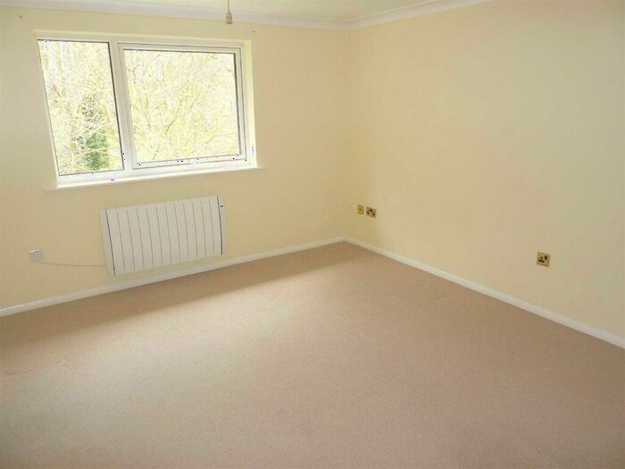 2 Bedroom Flat To Rent In Valley Green, Woodhall Farm, Hemel Hempstead, HP2