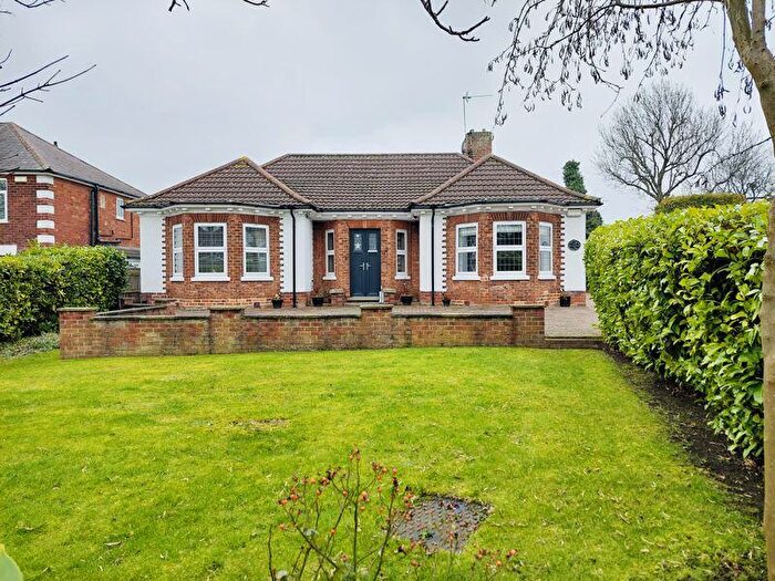 3 Bedroom Bungalow For Sale In Scartho Road, Grimsby, DN33