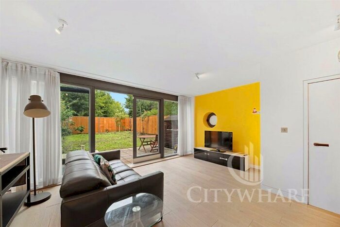 3 Bedroom Semi-Detached House To Rent In Winslow Place, Imperial Road, London, N22