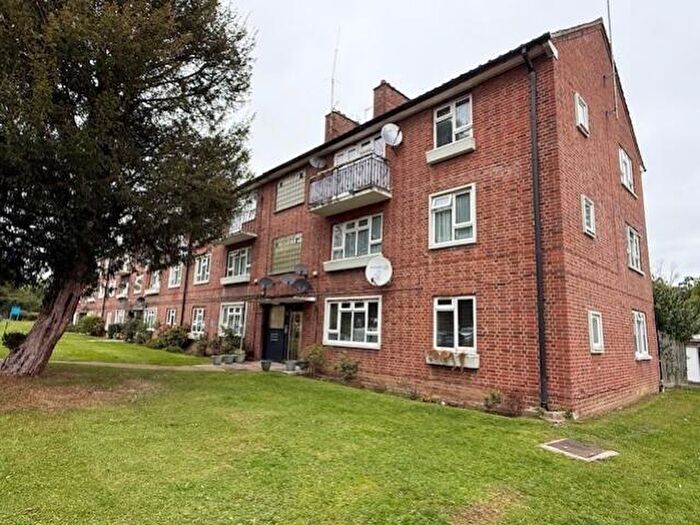 2 Bedroom Flat To Rent In Antoneys Close, Pinner, Middlesex, HA5
