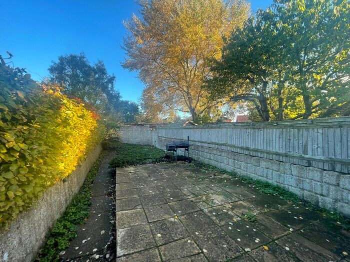 3 Bedroom Semi-Detached House To Rent In Ivy Road, SO17