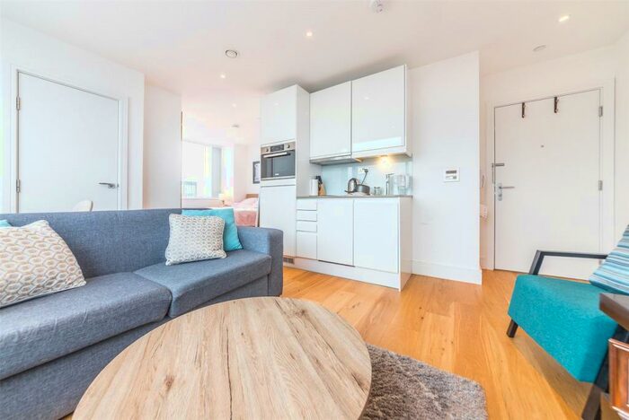 Garage / Parking To Rent In Skyline, - High Street, Slough, SL1