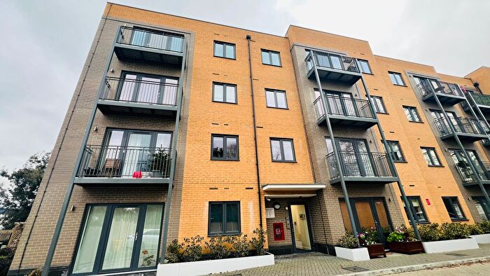 2 Bedroom Flat To Rent In Clivemont Road, Maidenhead, SL6