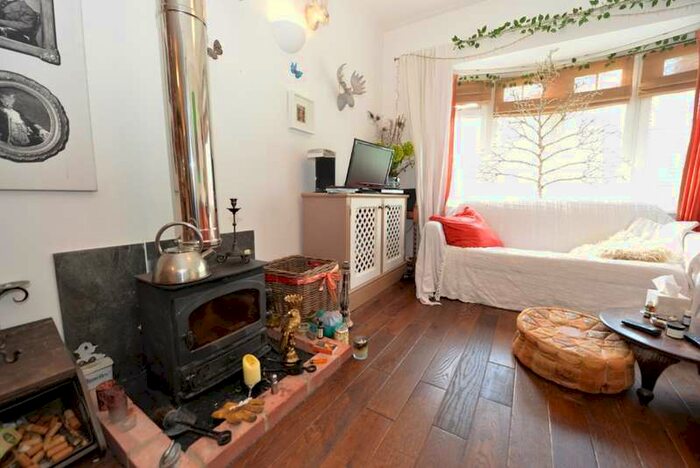 3 Bedroom Detached House To Rent In Priory Road Southampton, SO17