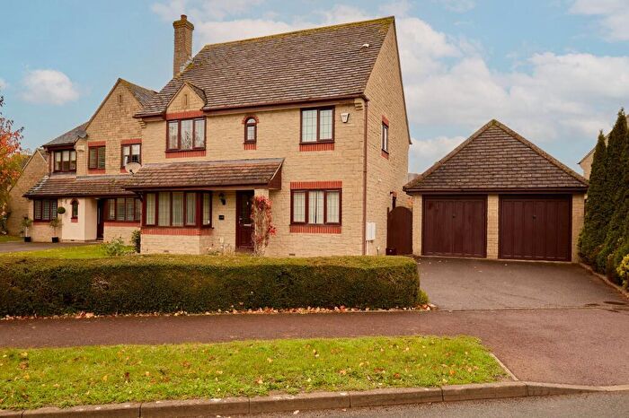 4 Bedroom Detached House For Sale In Valence Crescent, Witney, OX28