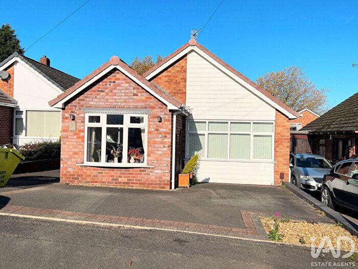 2 Bedroom Detached Bungalow To Rent In Beaulieu Avenue, Kingswinford, DY6