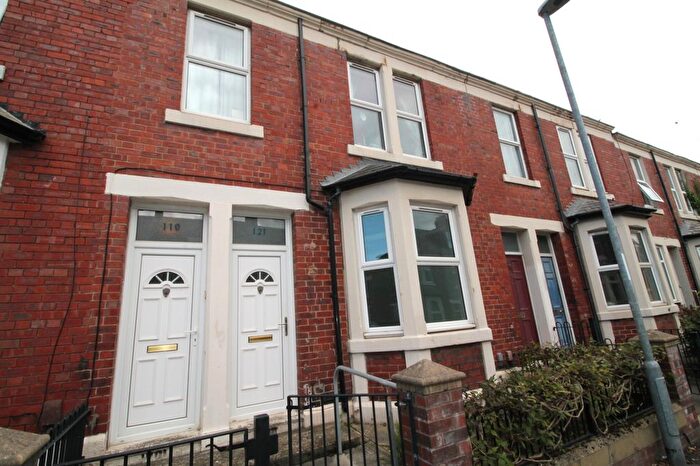 2 Bedroom Flat To Rent In Westbourne Avenue, Gateshead, Tyne Amp; Wear, NE8